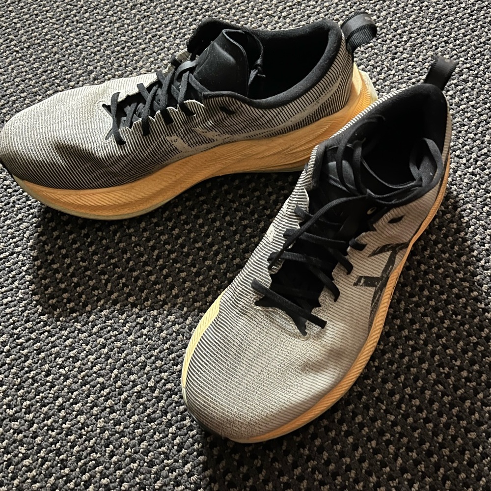 Asics Superblast V1